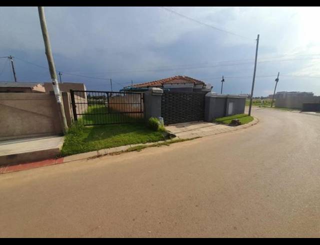 2 BEDROOM HOUSE FOR SALE IN KWENELE SOUTH